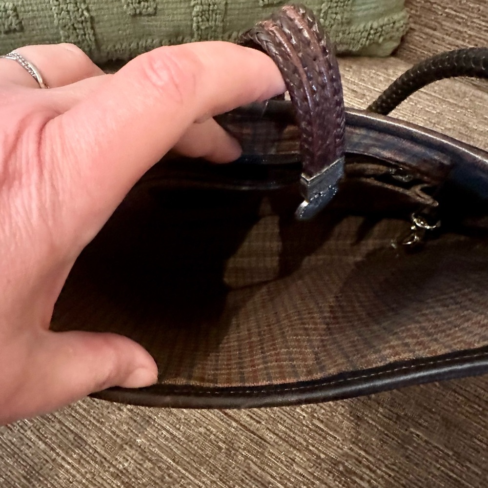 Brighton Elegant Black and Brown Leather Shoulder Bag - Picture 7 of 9